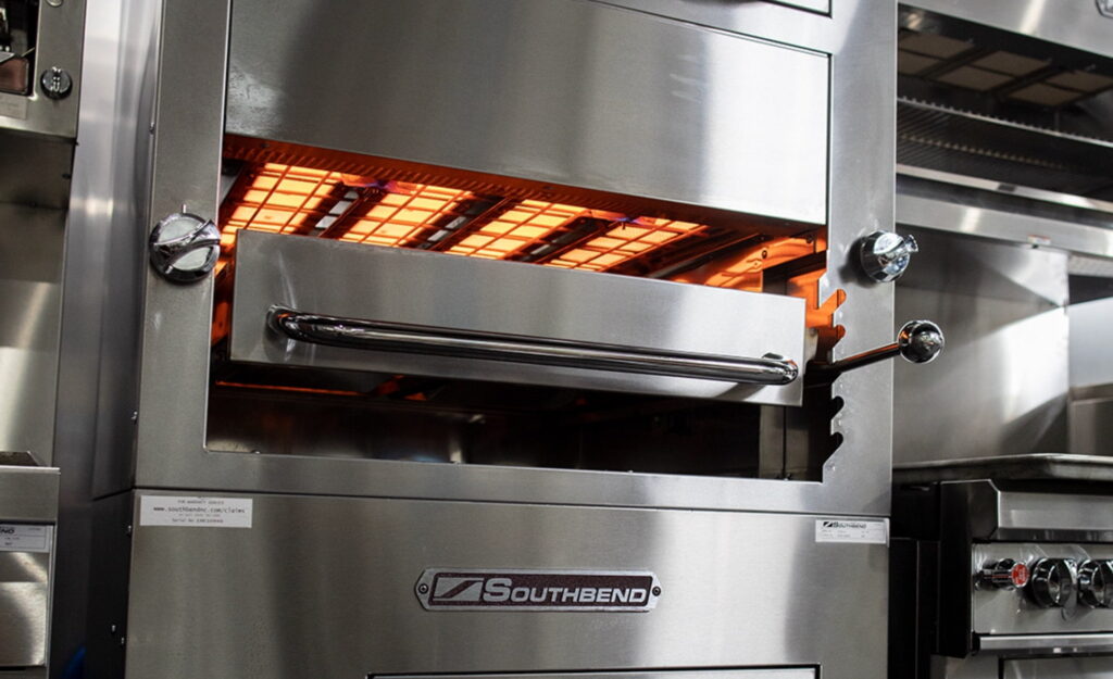 Asador Infrarrojo a Gas Southbend® 170 | De Plataforma Simple y Base Cerrada