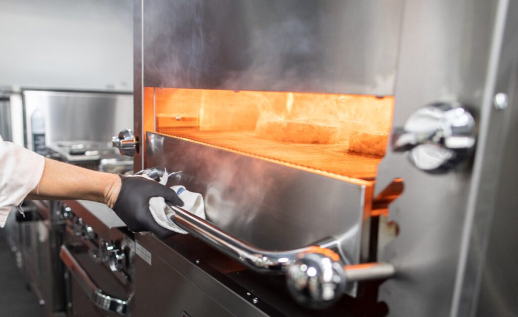 Asador Infrarrojo a Gas Southbend® 170 | De Plataforma Simple y Base Cerrada